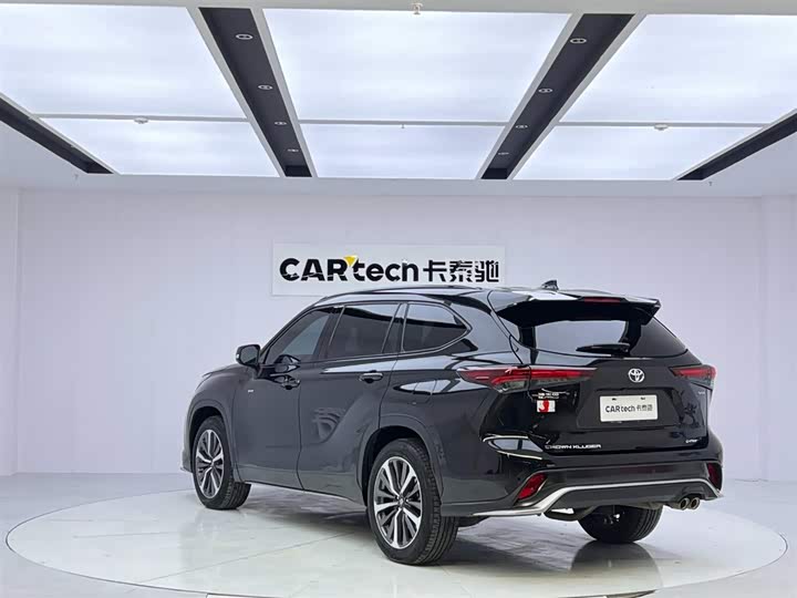 Фото 3 - Toyota Crown Kluger