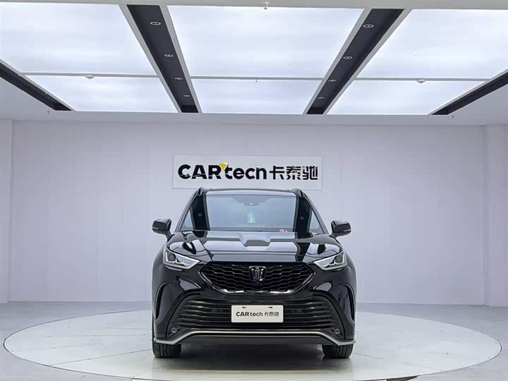 Фото 8 - Toyota Crown Kluger