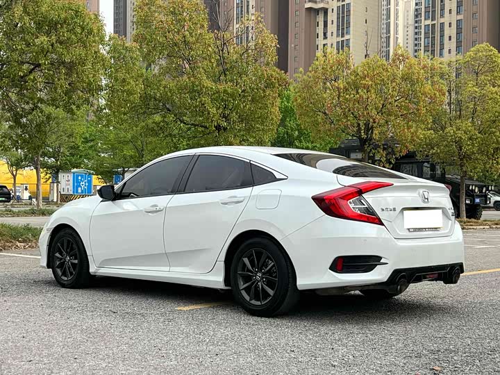 Фото 7 - Honda Civic