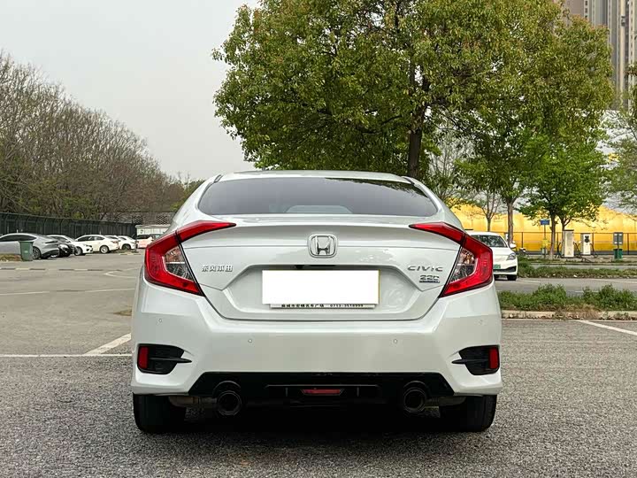 Фото 8 - Honda Civic