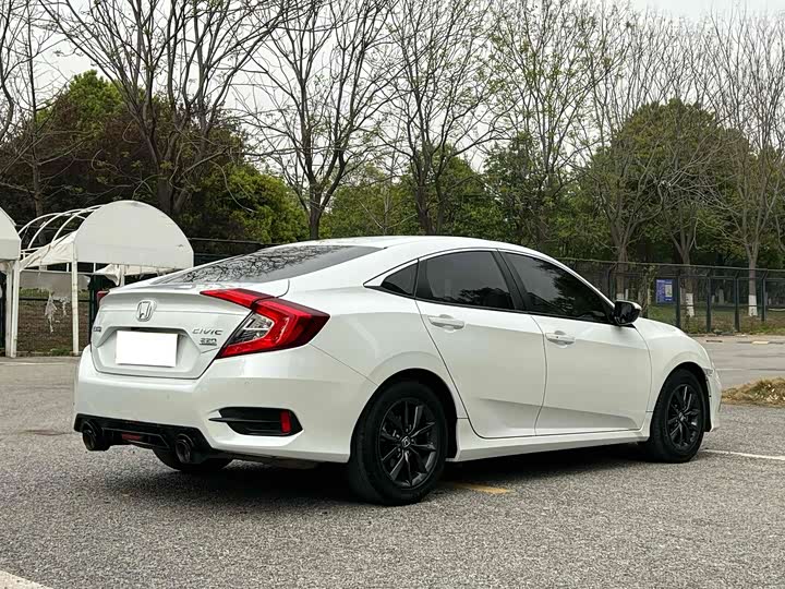 Фото 9 - Honda Civic