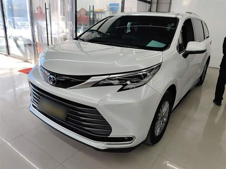 Фото 1 - Toyota Sienna