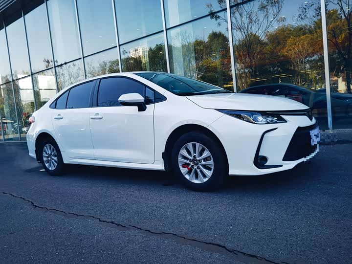 Фото 4 - Toyota Corolla