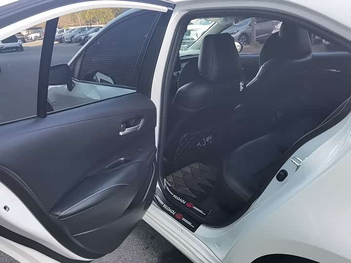 Фото 7 - Toyota Corolla