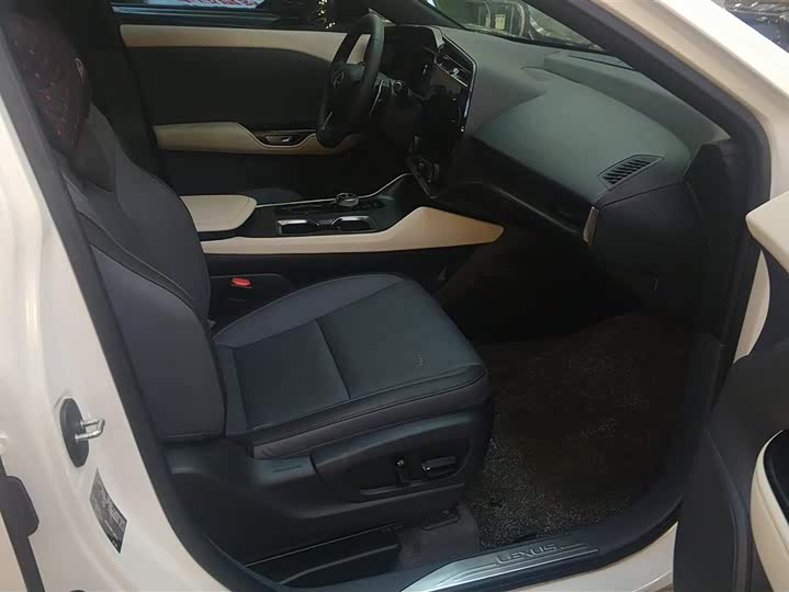 Фото 8 - Lexus RZ