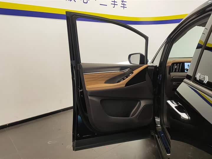 Фото 7 - GAC Trumpchi M8