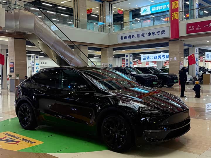 Фото 3 - Tesla Model Y