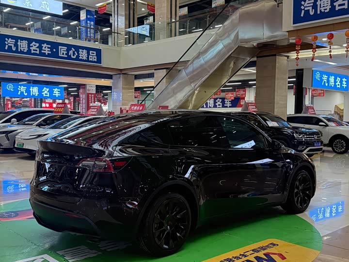 Фото 9 - Tesla Model Y