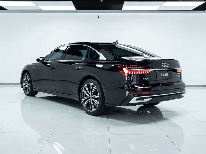 Фото 4 - Audi A6L