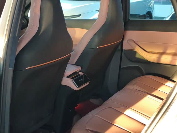 Фото 6 - Nio EC6