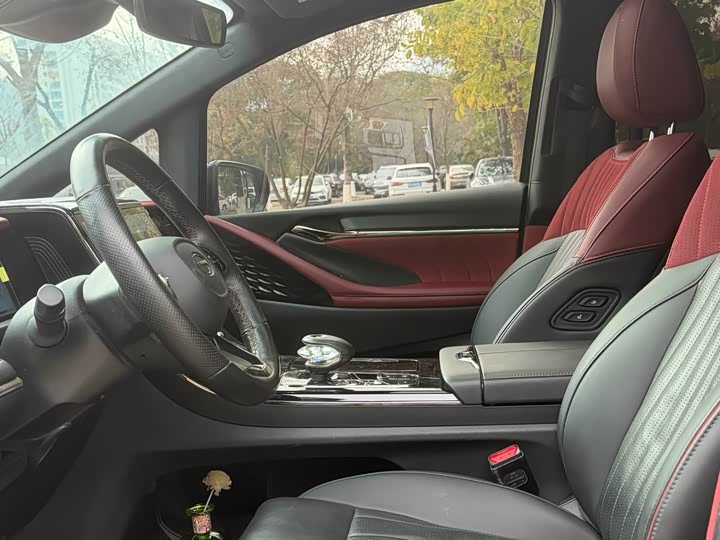 Фото 4 - GAC Trumpchi M8