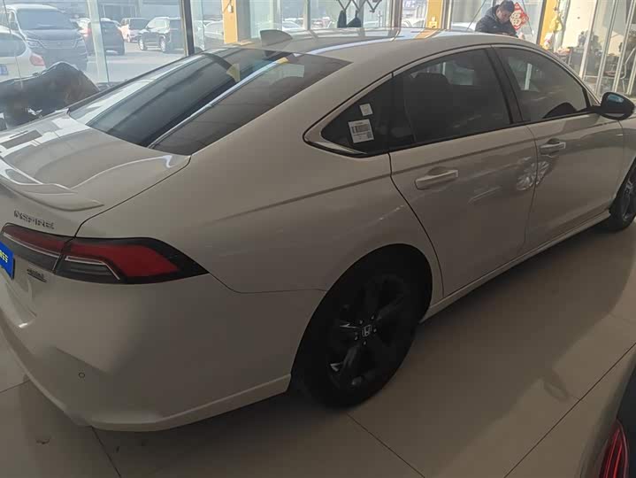 Фото 3 - Honda Inspire