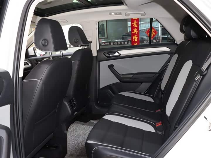 Фото 9 - Volkswagen T-Roc