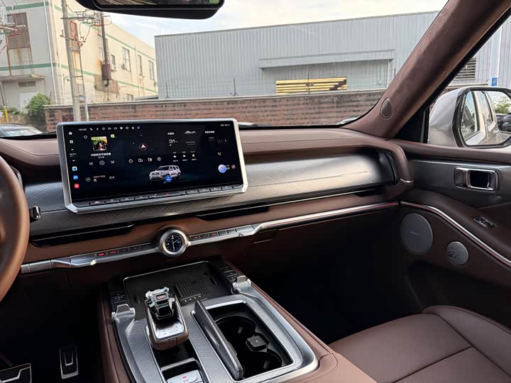 Фото 8 - Tank 700 Hybrid