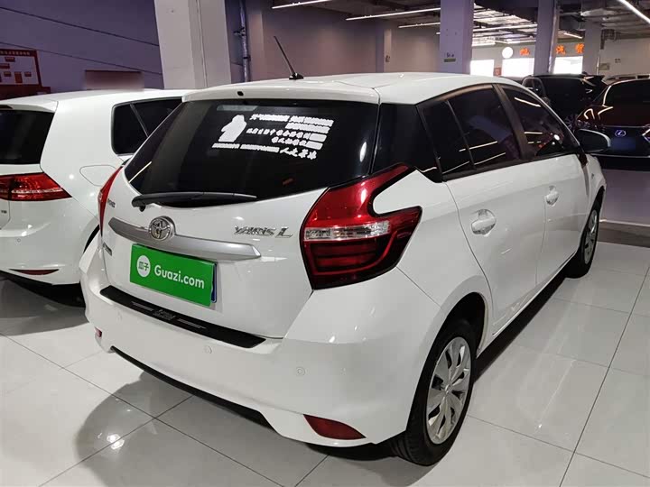 Фото 7 - Toyota Yaris L Hatchback