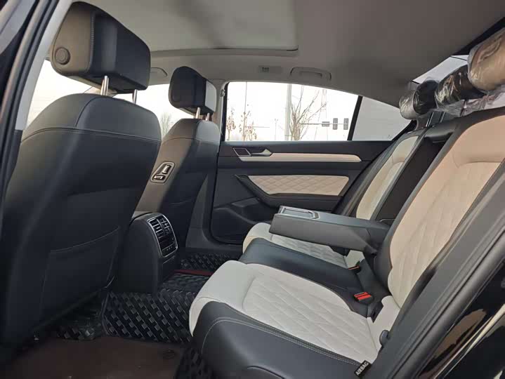 Фото 5 - Volkswagen Magotan