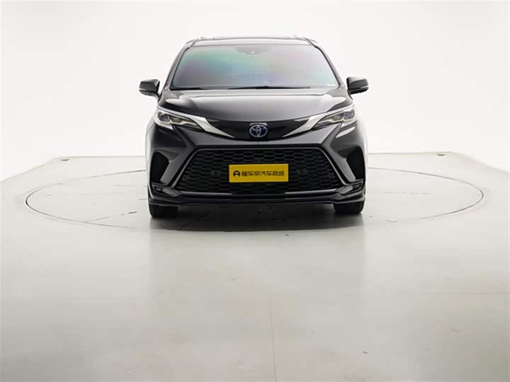 Фото 3 - Toyota Granvia