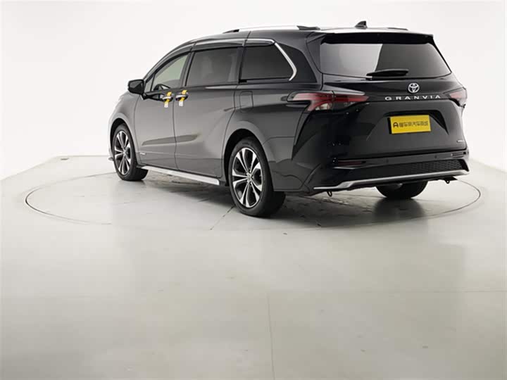 Фото 6 - Toyota Granvia