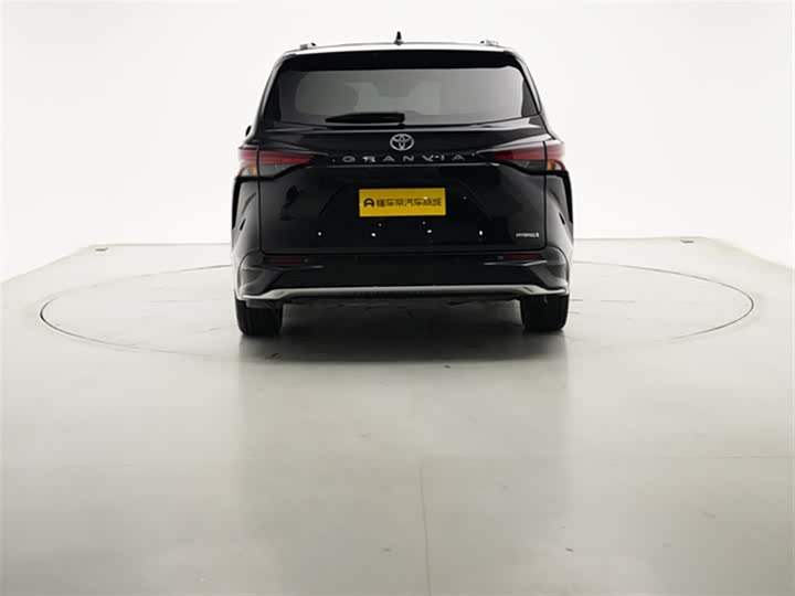 Фото 7 - Toyota Granvia