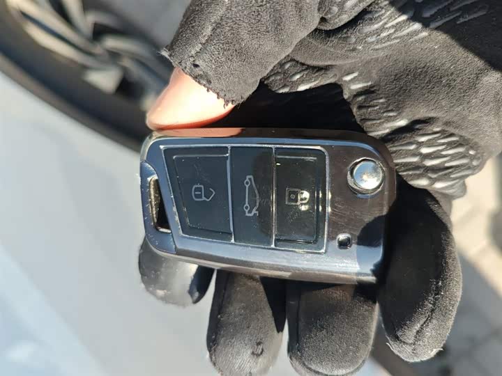 Фото 9 - Volkswagen Tiguan L Pro