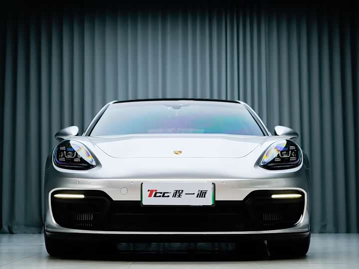 Фото 2 - Porsche Panamera Hybrid