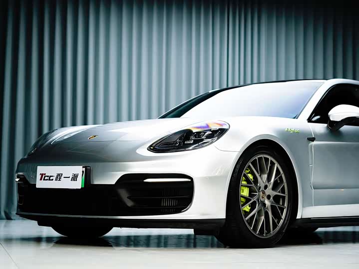 Фото 3 - Porsche Panamera Hybrid