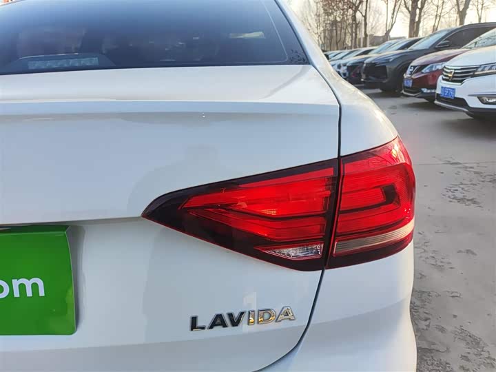 Фото 8 - Volkswagen Lavida