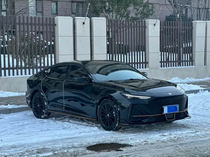 Фото 1 - Changan UNI-V