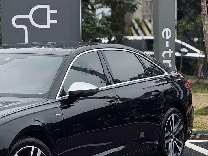 Фото 4 - Audi A6L