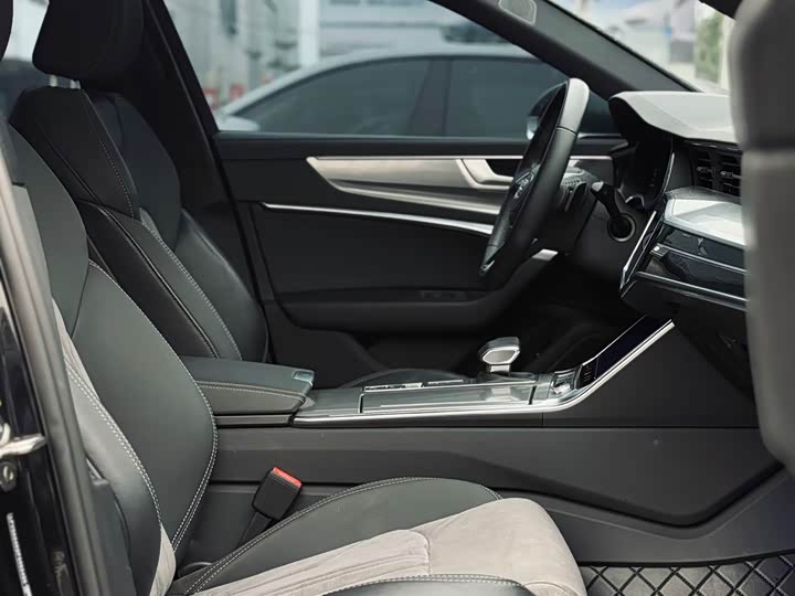 Фото 5 - Audi A6L