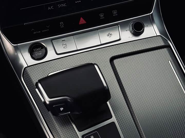 Фото 8 - Audi A6L