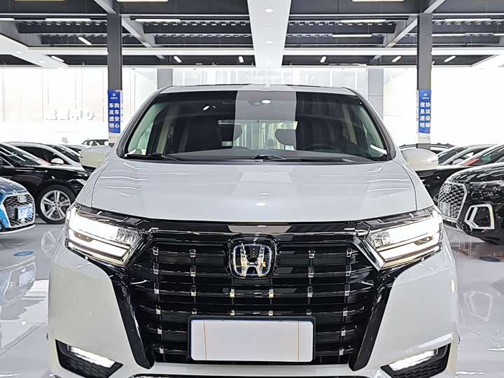 Фото 3 - Honda Elysion