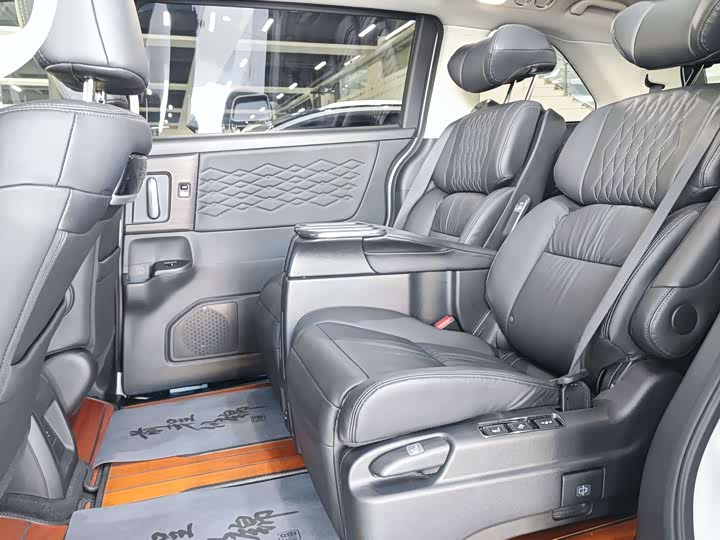 Фото 4 - Honda Elysion