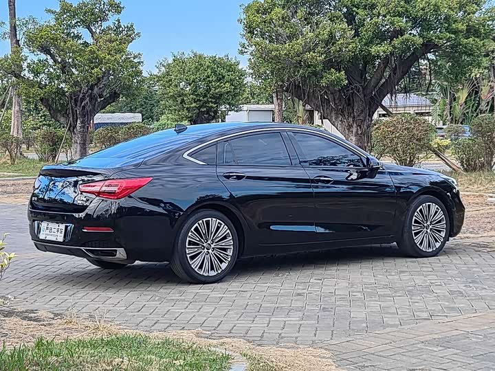 Фото 7 - Hongqi H5