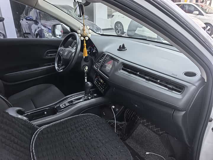 Фото 4 - Honda Vezel