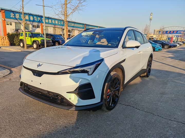 Фото 1 - BAIC Arcfox Alpha T5