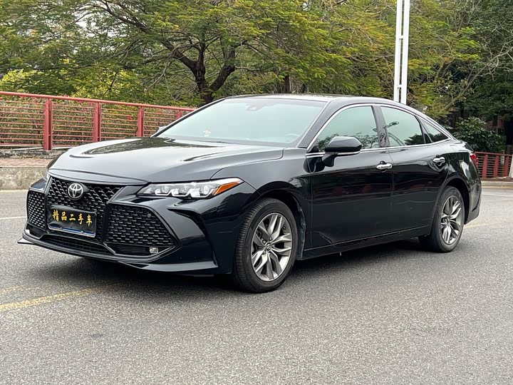 Фото 1 - Toyota Avalon