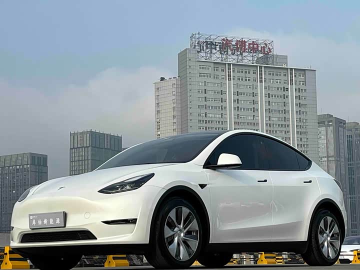 Фото 1 - Tesla Model Y