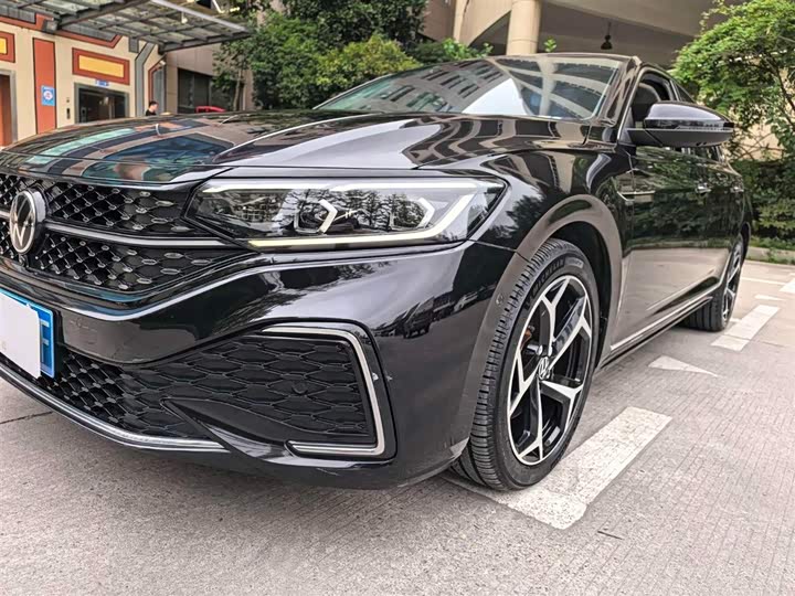 Фото 4 - Volkswagen Passat