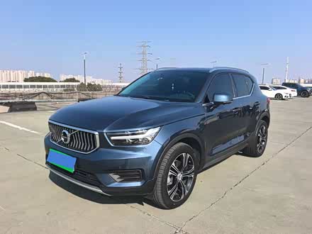 Фото 1 - Volvo XC40