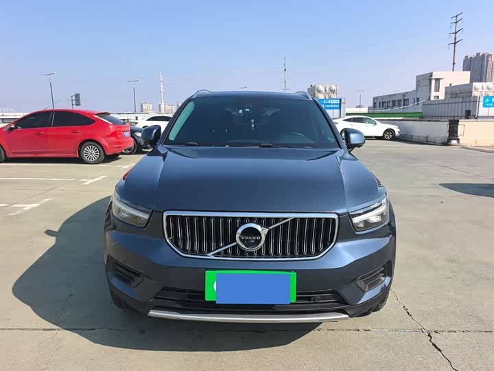 Фото 2 - Volvo XC40