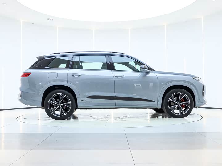 Фото 8 - Audi Q6