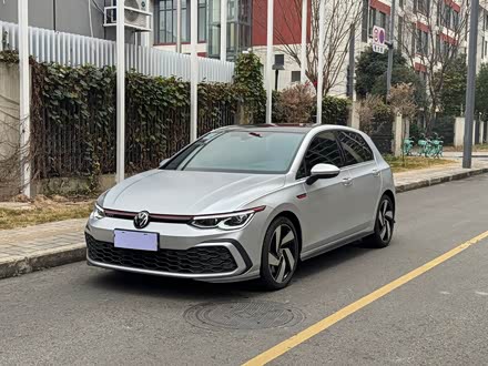 Фото 1 - Volkswagen Golf GTI