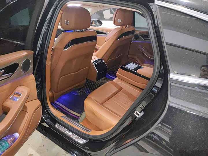 Фото 3 - Hongqi H9