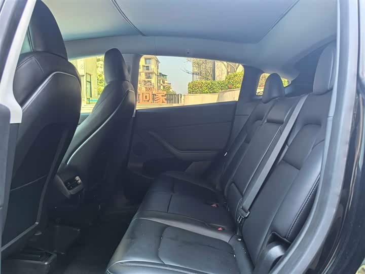 Фото 6 - Tesla Model Y