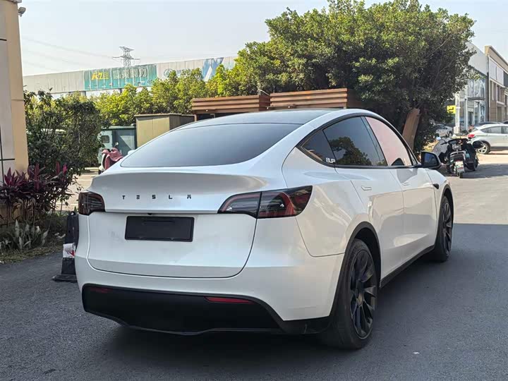 Фото 9 - Tesla Model Y