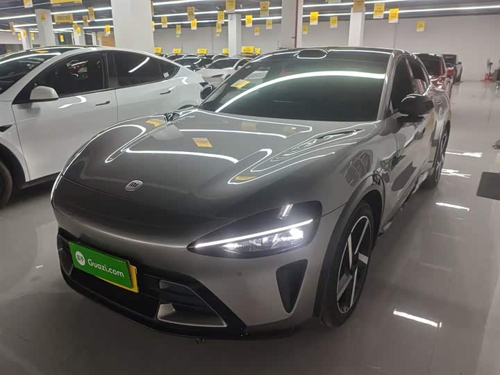 Фото 1 - Xiaomi YU7