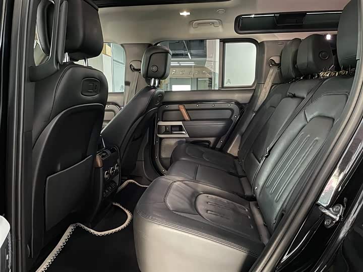 Фото 9 - Land Rover Defender