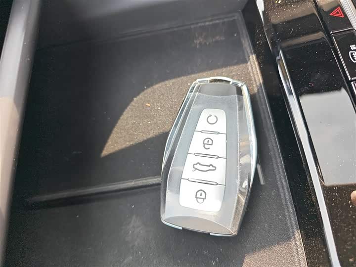 Фото 9 - Geely Atlas