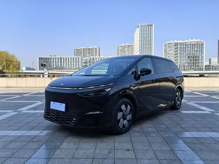 Фото 1 - XPeng X9